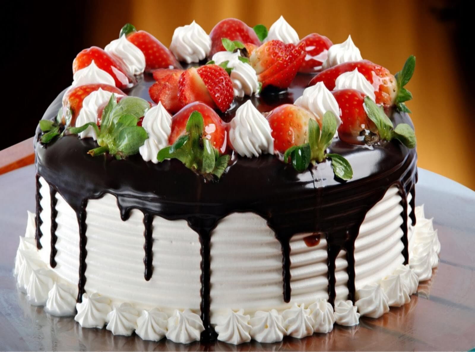 Bánh sinh nhật màu trắng dành tặng vợ, người yêu